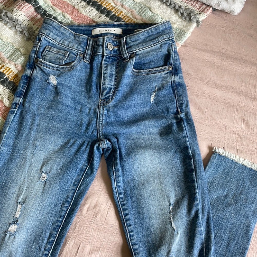 Eunina Light Distressed Jeans
